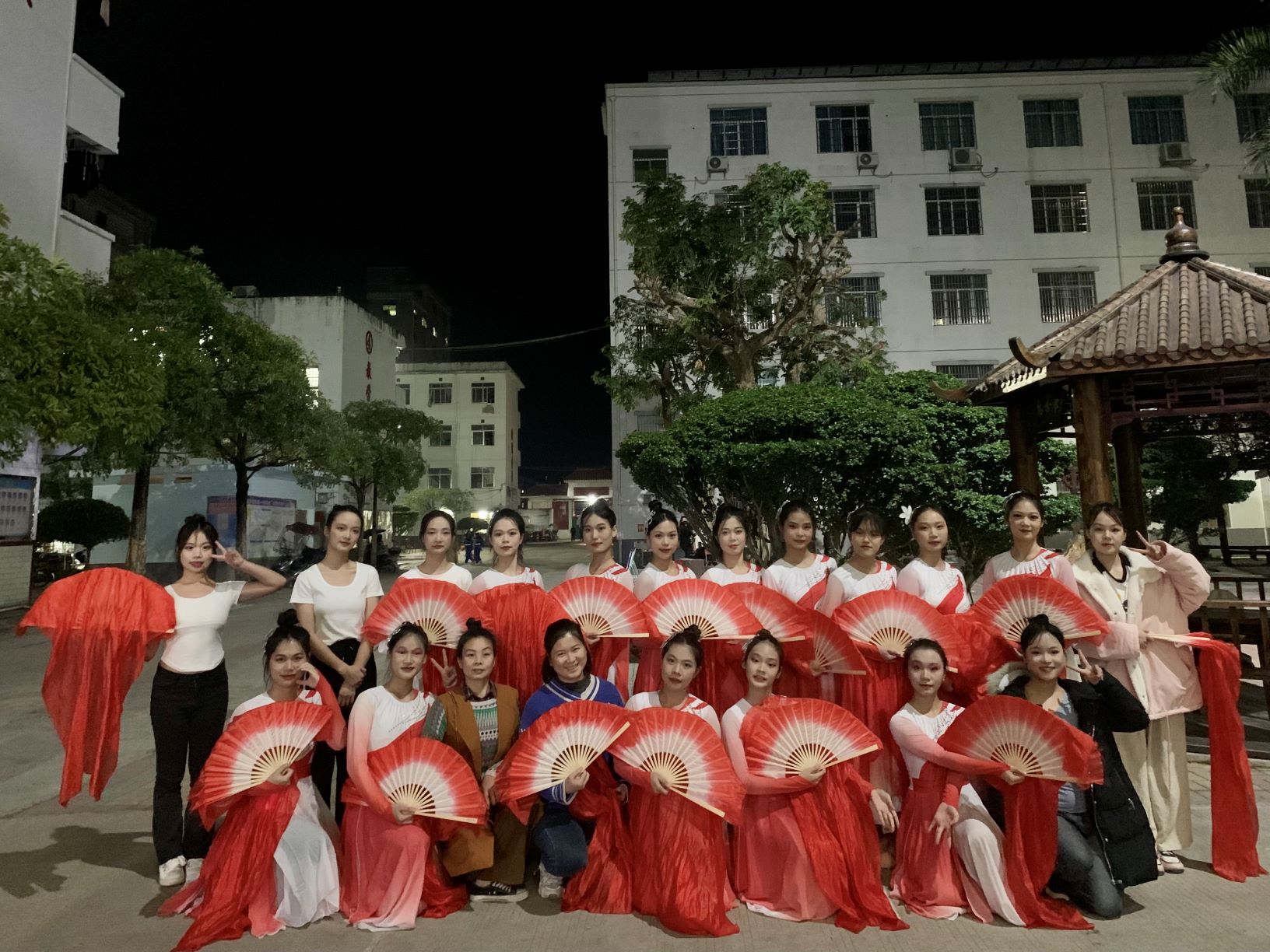 TIYU到木乐一中绘画展示、参与晚会表演