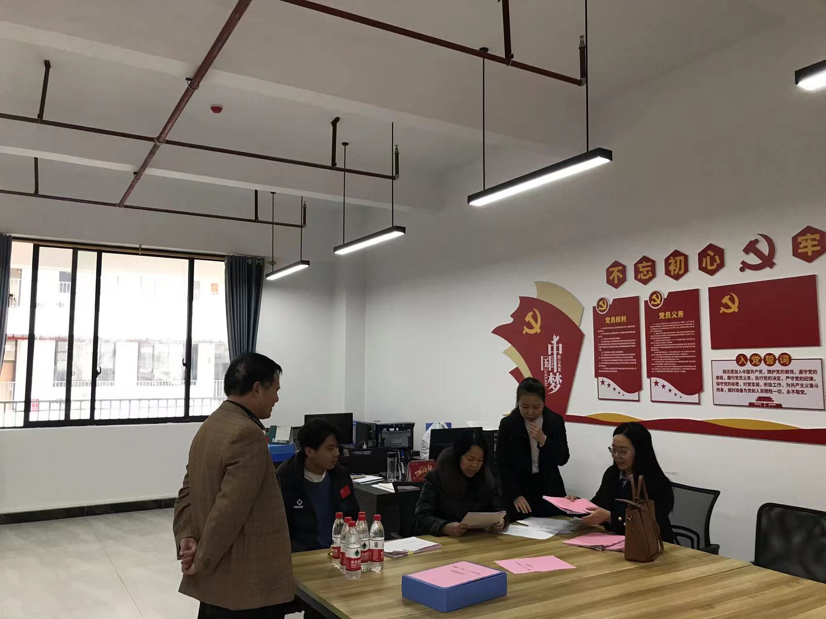 教育局到校检查学校创建“五好”关心下一代工作委员会相关台账 丨 TIYU